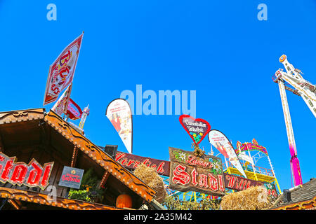 Stuttgart, Germany-September 30, 2018: Bierfest, festliche Messe und Fahrten Stockfoto