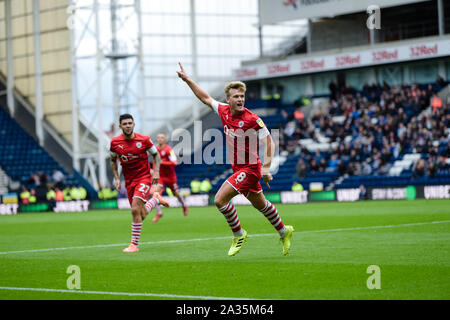 Preston, Großbritannien. 05. Okt 2019. Barnsley Mittelfeldspieler Cameron McGeehan feiert Nachdem er 1-1 - während der Sky Bet Championship Match zwischen Preston North End und Barnsley im Deepdale, Preston am Samstag, den 5. Oktober 2019. (Credit: Andy Whitehead | MI Nachrichten) das Fotografieren dürfen nur für Zeitung und/oder Zeitschrift redaktionelle Zwecke verwendet werden, eine Lizenz für die gewerbliche Nutzung Kreditkarte erforderlich: MI Nachrichten & Sport/Alamy leben Nachrichten Stockfoto