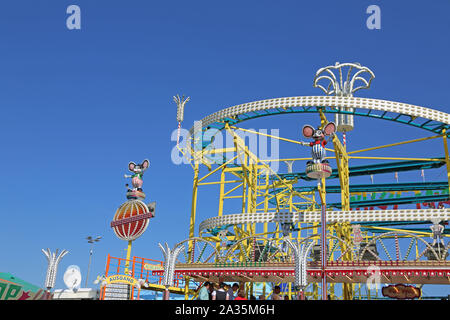 Stuttgart, Germany-September 30, 2018: Bierfest, festliche Messe und Fahrten Stockfoto