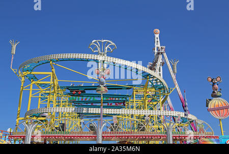 Stuttgart, Germany-September 30, 2018: Bierfest, festliche Messe und Fahrten Stockfoto