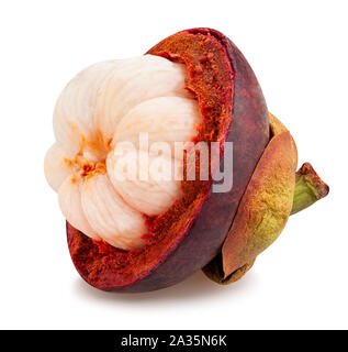 In Scheiben geschnitten Öffnen mangosteen Pfad isoliert auf weißem Stockfoto