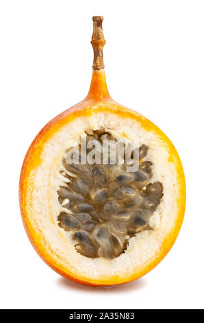 In Scheiben geschnitten granadilla Passionsfrucht Pfad isoliert auf weißem Stockfoto