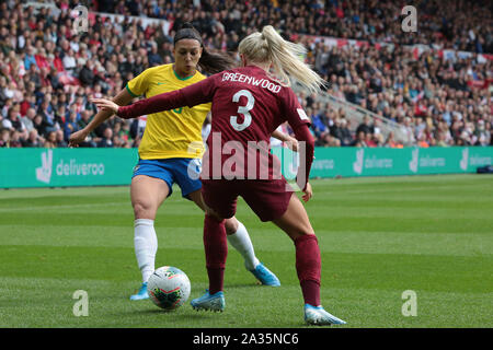 Middlesborough, Großbritannien. 05 Okt, 2019. Alex Steiner von England verteidigt gut während der internationalen Freundschaftsspiel zwischen England und Brasilien Frauen Frauen an der Riverside Stadium, Middlesbrough am Samstag, den 5. Oktober 2019. (Credit: Harry Cook | MI Nachrichten) das Fotografieren dürfen nur für Zeitung und/oder Zeitschrift redaktionelle Zwecke verwendet werden, eine Lizenz für die gewerbliche Nutzung Kreditkarte erforderlich: MI Nachrichten & Sport/Alamy leben Nachrichten Stockfoto