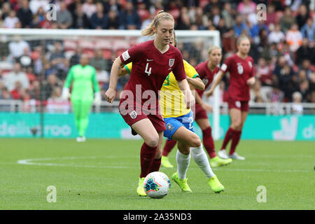 Middlesborough, Großbritannien. 05 Okt, 2019. Keira Walsh von England in Aktion während der internationalen Freundschaftsspiel zwischen England und Brasilien Frauen Frauen an der Riverside Stadium, Middlesbrough am Samstag, den 5. Oktober 2019. (Credit: Harry Cook | MI Nachrichten) das Fotografieren dürfen nur für Zeitung und/oder Zeitschrift redaktionelle Zwecke verwendet werden, eine Lizenz für die gewerbliche Nutzung Kreditkarte erforderlich: MI Nachrichten & Sport/Alamy leben Nachrichten Stockfoto