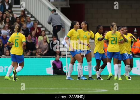 Middlesborough, Großbritannien. 05 Okt, 2019. Brasilien Spieler feiern das zweite Ziel des Spiels während der internationalen Freundschaftsspiel zwischen England und Brasilien Frauen Frauen an der Riverside Stadium, Middlesbrough am Samstag, den 5. Oktober 2019. (Credit: Harry Cook | MI Nachrichten) das Fotografieren dürfen nur für Zeitung und/oder Zeitschrift redaktionelle Zwecke verwendet werden, eine Lizenz für die gewerbliche Nutzung Kreditkarte erforderlich: MI Nachrichten & Sport/Alamy leben Nachrichten Stockfoto