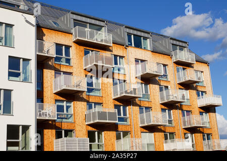 Mehrstöckiges modernes Wohngebäude mit Appartments gebaut 2018. Stockfoto