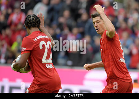 05.10.2019, xemx, Fussball 1.Bundesliga, FC Bayern München - TSG 1899 Hoffenheim emspor, v.l. Robert Lewandowski (FC Bayern München #9) feiern. Stockfoto