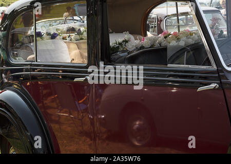 Die Seite eines Oldtimer Rolls Royce Hochzeit Auto auf ein Auto Show Stockfoto