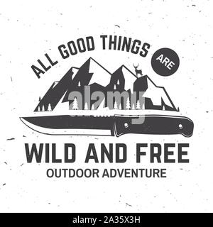 Alle guten Dinge sind wild und frei. Sommer Camp. Vector Illustration. Konzept für Hemd oder Logo, Print, Stempel oder T-Stück. Vintage Typografie Design mit Messer, Berge, Wild und Wald Silhouette. Stock Vektor