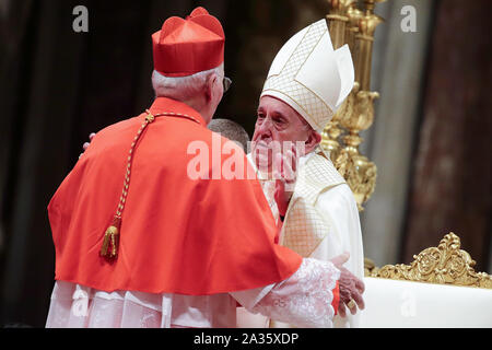 Vatikan, Rom, Italien. 5. Okt, 2019. Franziskus PAPST ERNENNT 13 neue Kardinäle während einer Messe in der Basilika St. Peter im Vatikan. Credit: Evandro Inetti/ZUMA Draht/Alamy leben Nachrichten Stockfoto