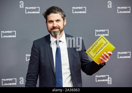 Hamburg, Deutschland. 05 Okt, 2019. Der Gewinner Ingmar Trost (Sutor Kolonko) der Hamburger Produzentenpreis 'Deutsche Fernsehproduktionen' ist auf dem roten Teppich am Ende des Filmfest Hamburg. Quelle: Georg Wendt/dpa/Alamy leben Nachrichten Stockfoto