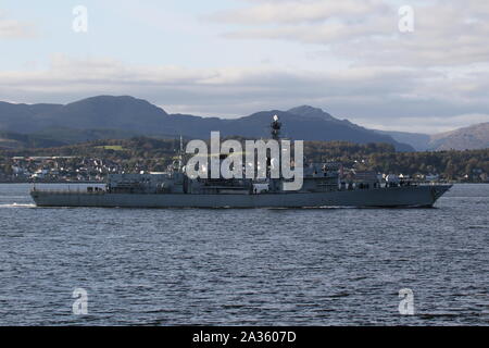 HMS Sutherland (F81), ein Typ 23 Fregatte von der Royal Navy betrieben, vorbei an Gourock bei Ihrer Ankunft für Übung gemeinsame Krieger 19-2. Stockfoto