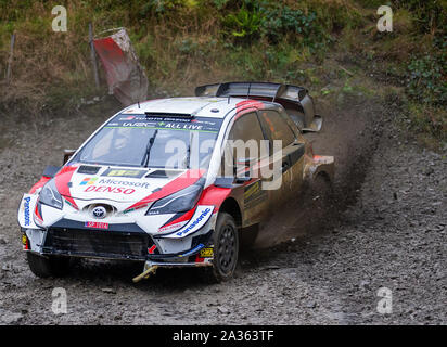 Dyfi, Gwynedd, Großbritannien. 5. Okt, 2019. WRC Wales Rally GB, Stufe 16; Toyota Gazoo Racing WRT driver Kris Meeke und Co - Treiber Sebastian Marschall in ihren Toyota Corolla WRC-redaktionelle Verwendung Credit: Aktion plus Sport/Alamy leben Nachrichten Stockfoto