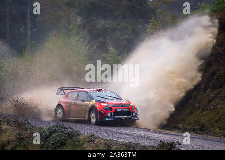 Dyfi, Gwynedd, Großbritannien. 5. Okt, 2019. WRC Wales Rally GB, Stufe 16; Citroen Total WRT Treiber Esapekka Lappi und Co - Treiber Janne Ferm splash durch Wasser in ihren Citroen C3 WRC-redaktionelle Verwendung Credit: Aktion plus Sport/Alamy leben Nachrichten Stockfoto