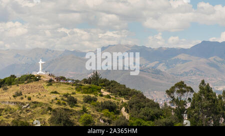 Cusco, Peru - 24.05.2019: Riesige Christus-statue thront über der Stadt Cusco, Peru unten. Stockfoto