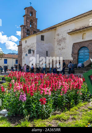 Tanzvorstellung auf dem San Blas Square in Cusco, Peru. Stockfoto