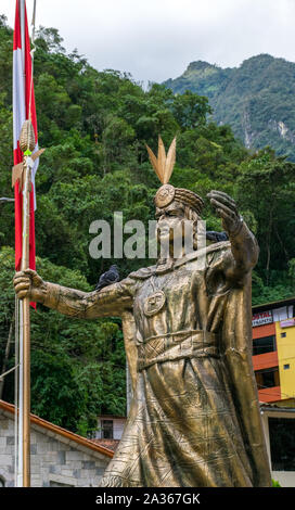 Aguas Calientes Peru - 06/24/2019: Statue von Inka Kaiser Pachacuti in Aguas Calientes außerhalb von Machu Picchu in Peru. Stockfoto