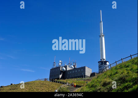 Sternwarte und Antennen auf dem Gipfel des Puy de Dome Vulkan Stockfoto