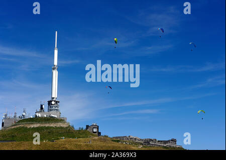 Sternwarte und Antennen auf dem Gipfel des Puy de Dome Vulkan Stockfoto