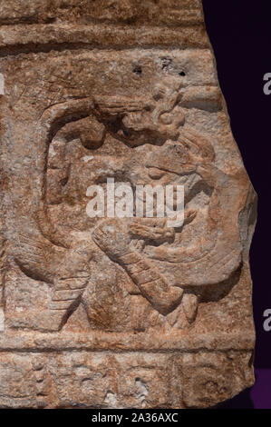 Maya Skulptur mit Inschrift. Klassische Periode, 250 - 900 AD. Yucatan, Mexiko. Stockfoto