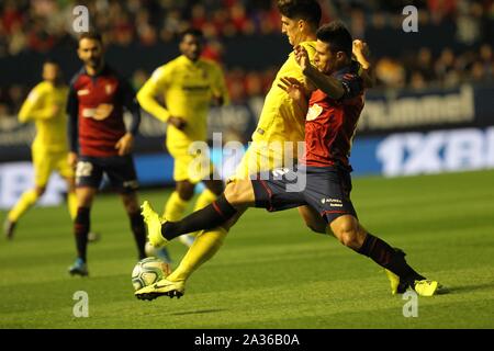 Liga Santander. Jornada 8 Estadio El Sadar. C.A. Osasuna-Villarreal CF Roncaglia Credit: CORDON PRESSE/Alamy leben Nachrichten Stockfoto