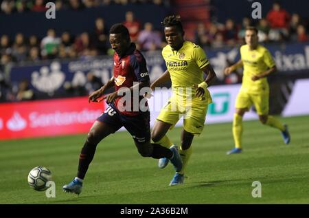 Liga Santander. Jornada 8 Estadio El Sadar. C.A. Osasuna-Villarreal CF Estupiñan Credit: CORDON PRESSE/Alamy leben Nachrichten Stockfoto