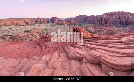 Blick von Oben auf den Dünen Petrafied ins Tal in St. George Utah Stockfoto