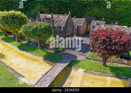 Die berühmten Model Village in Bourton auf dem Wasser, Cotswolds Gloucestershire, England. Foto am 26., August 2019 Stockfoto