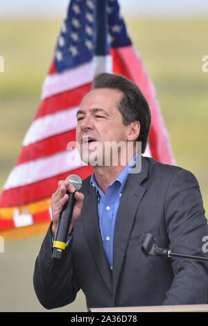 Charleston, USA. 05. Oktober 2019. Montana Gouverneur und demokratischen Präsidentschaftskandidaten Steve Bullock spricht an der jährlichen SCDP Blue Jamboree Oktober 5, 2019 in Charleston, South Carolina. Credit: Richard Ellis/Richard Ellis/Alamy leben Nachrichten Stockfoto