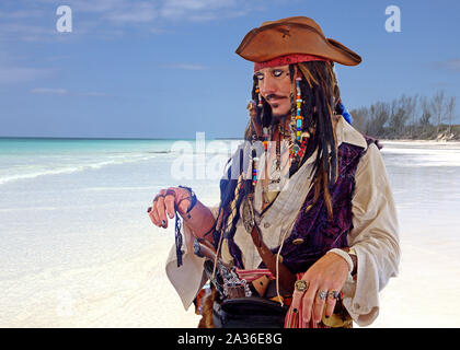 Stuart Stooby identitätswechsel von Jack Sparrow, (das Zeichen aus der 'Fluch der Karibik' an der Venedig Haizahn Festival, Florida, 2018). Stockfoto