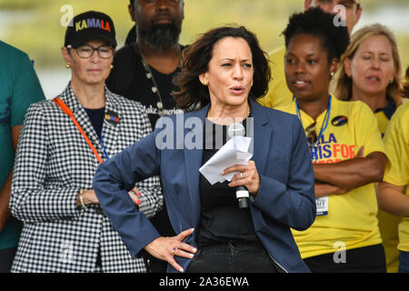 Charleston, USA. 05. Oktober 2019. Us-Senator und demokratischen Präsidentschaftskandidaten Kamala Harris Adressen Unterstützer bei der jährlichen SCDP Blue Jamboree Oktober 5, 2019 in Charleston, South Carolina. Credit: Richard Ellis/Richard Ellis/Alamy leben Nachrichten Stockfoto