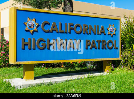 California Highway Patrol Wappen und Zeichen einer Polizeidienststelle. Kwk hat Patrol Gerichtsbarkeit über Kalifornien Routen und als staatliche Polizei bekannt Stockfoto
