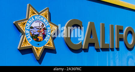 California Highway Patrol Wappen und Zeichen einer Polizeidienststelle. Kwk hat Patrol Gerichtsbarkeit über Kalifornien Routen und als staatliche Polizei bekannt Stockfoto