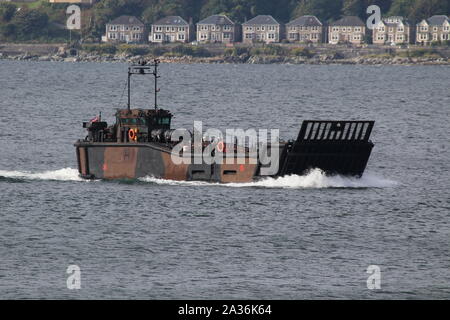 L 1008 (A1), ein Lcu Mk.10 von HMS Albion eingesetzt, vorbei an Gourock nach seiner Ankunft für Übung gemeinsame Krieger 19-2. Stockfoto