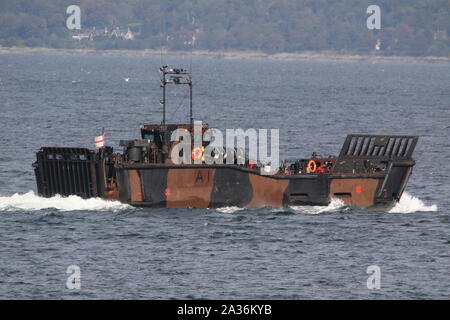 L 1008 (A1), ein Lcu Mk.10 von HMS Albion eingesetzt, vorbei an Gourock nach seiner Ankunft für Übung gemeinsame Krieger 19-2. Stockfoto