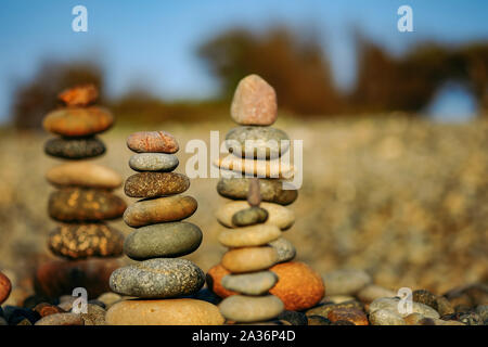 In der Nähe von Felsen übereinander mit weichen selektiven Fokus gestapelt und unscharfer Felsen Hintergrund. Qualitativ hochwertige Free Stock Images von Felsen. Stockfoto