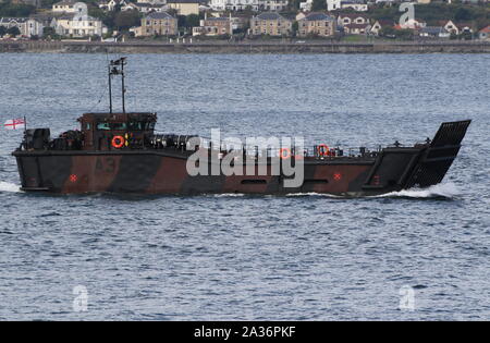 L1009 (A3), ein Lcu Mk.10 von HMS Albion eingesetzt, vorbei an Gourock nach seiner Ankunft für Übung gemeinsame Krieger 19-2. Stockfoto