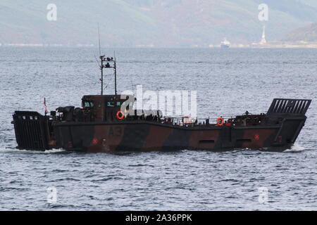 L1009 (A3), ein Lcu Mk.10 von HMS Albion eingesetzt, vorbei an Gourock nach seiner Ankunft für Übung gemeinsame Krieger 19-2. Stockfoto