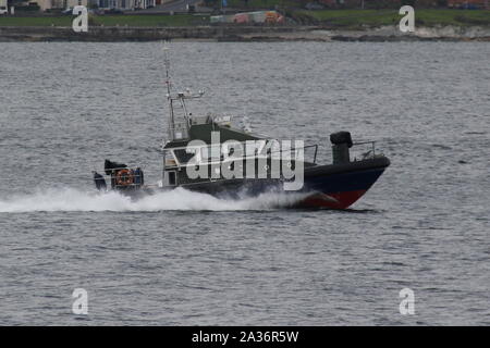 Mull, eine Insel-Klasse starten, betrieben von der Royal Marines (43 Commando Flotte Schutz Gruppe), vorbei an Gourock während der Übung gemeinsame Krieger 19-2. Stockfoto