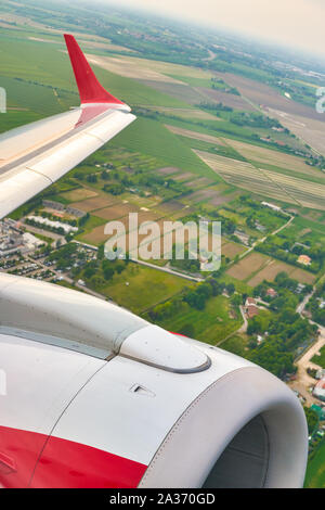 Venedig, Italien - ca. Mai, 2019: Luftaufnahme von Embraer 195 von Austrian Airlines betrieben. Stockfoto