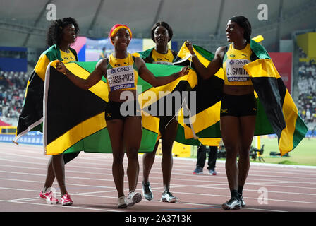 Doha, Katar. 5. Okt, 2019. Natalliah Whyte, shelly-ann Fraser-Pryce, Shericka Jackson und Jonielle Smith von (von L nach R) Team Jamaika feiern, nachdem der Frauen 4x100m Staffel finale bei den IAAF Leichtathletik WM 2019 in Doha, Katar, am Okt. 5, 2019. Credit: Li Gang/Xinhua/Alamy leben Nachrichten Stockfoto