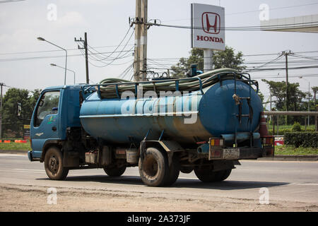 Chiangmai, Thailand - 24. September 2019: Private Abwasser Tank Truck. Foto an der Straße Nr. 121 ca. 8 km von der Innenstadt von Chiang Mai, Thailand. Stockfoto