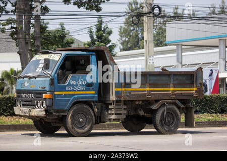 Chiangmai, Thailand - 24. September 2019: Toyota Dyna Truck. Auf der straße Nr. 1001, 8 km von Chiang Mai City. Stockfoto