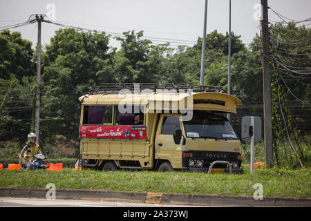 Chiangmai, Thailand - 24. September 2019: Toyota Dyna Truck. Auf der straße Nr. 1001, 8 km von Chiang Mai City. Stockfoto