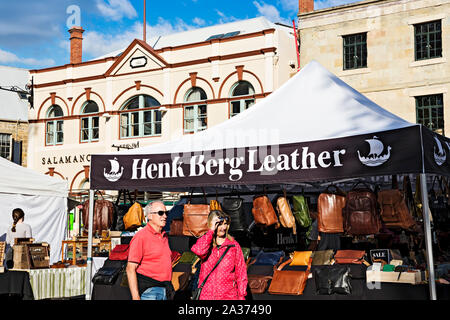 Hobart Australien/Touristen an der Salamanca Market in Salamanca Place, Hobart Tasmanien. Stockfoto