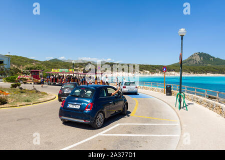 Mallorca, Spanien - 10. Mai 2019: Der nord-östlichen Küste von Mallorca an der Bucht von Cala Agulla Stockfoto