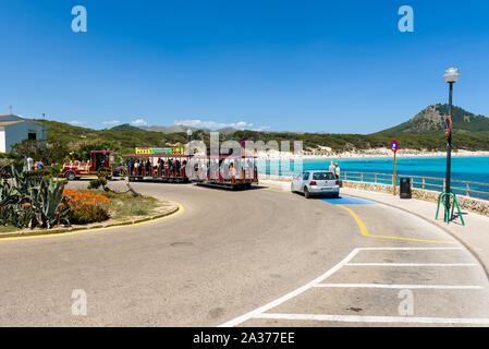 Mallorca, Spanien - 10. Mai 2019: Der nord-östlichen Küste von Mallorca an der Bucht von Cala Agulla Stockfoto