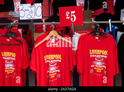 Liverpool Champions T-Shirts zum Verkauf Stockfoto