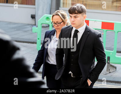 Zuvor noch nicht emittierte Foto vom 18/6/2019 von Joshua Molnar an der Manchester Crown Court ankommen. Der Teenager freigesprochen, der von der Ermordung Manchester Gymnasium Schüler Yousef Makki in einem grünen Cheshire Dorf kann heute als Josua Molnar, ein Rugby Spiel ex-öffentlichen Schüler aus einer wohlhabenden, professionelle Familie benannt werden. Stockfoto