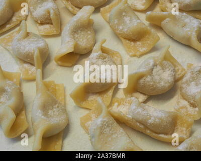 Eine Art Ravioli, casoncelli, hausgemachte traditionelle Speisen der Bergamo, Italien. Köstliche italienische Küche Stockfoto